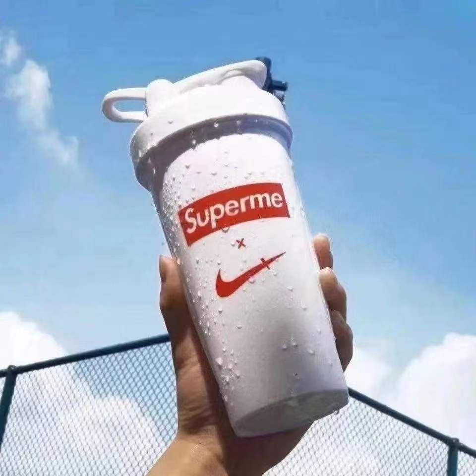 白色supreme